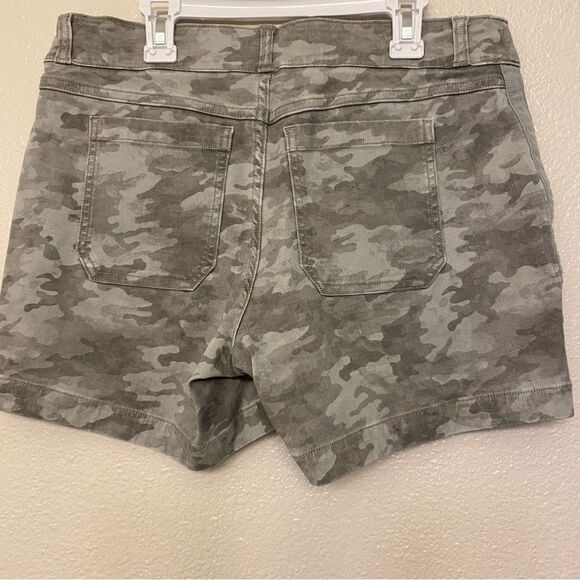Spanx pull on camo green stonewash shorts stretch mud rise twill 5” size M - Picture 3 of 11